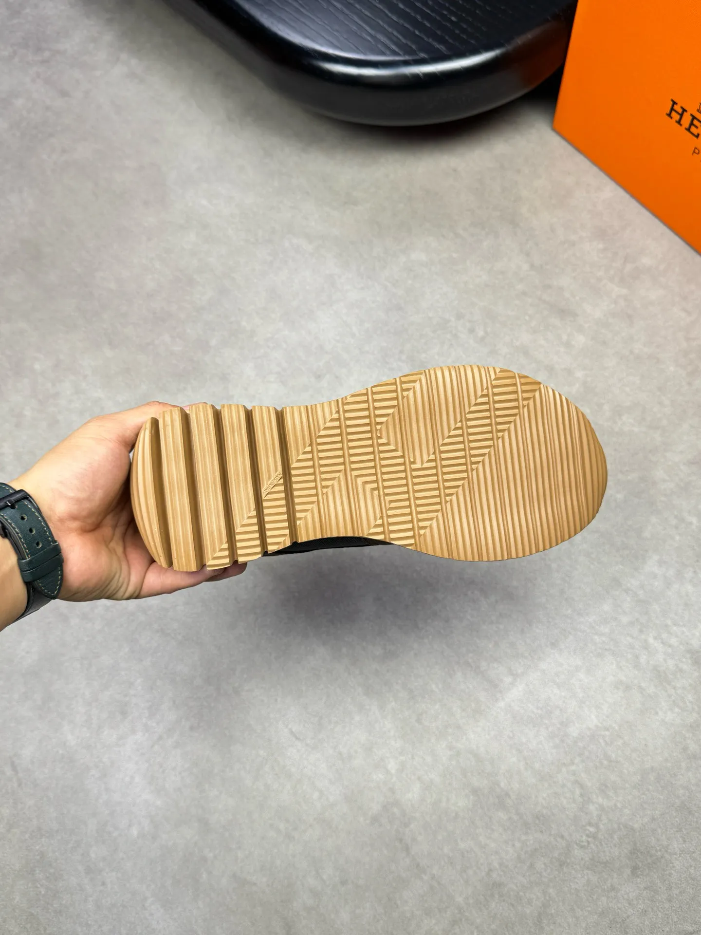 [HERMES] Hermès men's shoes 💰680💰 - high-end quality original items 🔍🔍🔍 casual sports shoes - upper: 🔝 suede environmentally friendly leather, brand high mercerized canvas body with forged ´H´ totem, tongue webbing injection molded brand logo - lining: brand canvas, foot pads; water-dyed cowhide -Outsole: ultra-light T men's shoes 💰U foam; two-color molded outsole -Ultra-high quality control, fine workmanship: highlighted (high-end, extravagance, grade) -Size: 39-44 (38, 45, can be customized)